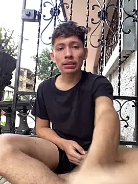 Snapshot of elfernh chatting on 10-14-25, 07:47 elfernh online show from 10-14-25, 07:47