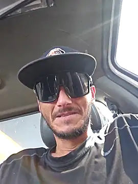 Snapshot of Romance32 chatting on 10-08-25, 06:38 Romance32 online show from 10-08-25, 06:38