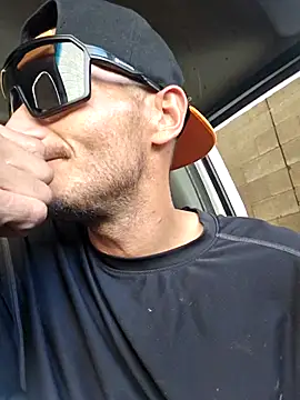 Snapshot of Romance32 chatting on 10-19-25, 08:20 Romance32 online show from 10-19-25, 08:20