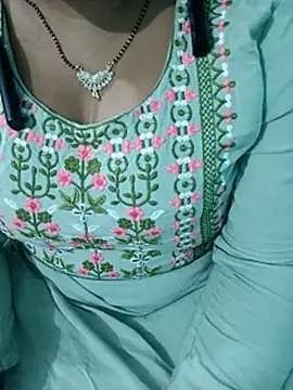 Snapshot of Anjali-bhabhi chatting on 10-20-25, 08:42 Anjali-bhabhi online show from 10-20-25, 08:42