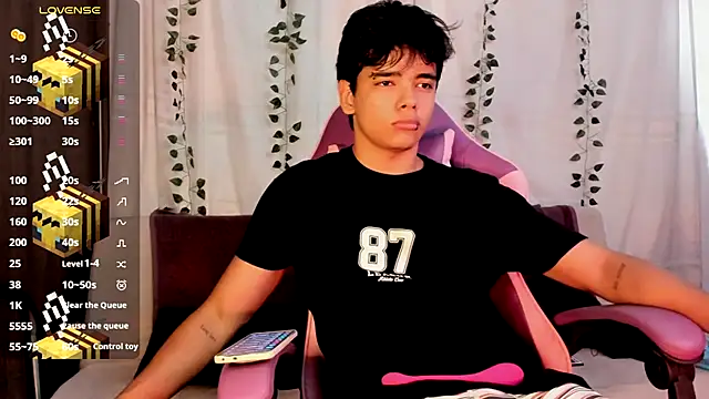 an drew18 online show from 09-28-25, 02:00