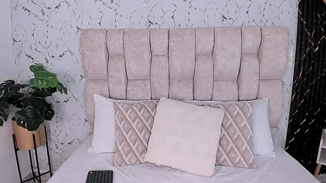 Laura Ivy online show from 11-10-25, 12:37