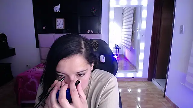 Snapshot of Agatha_bellucci_ chatting on 12-03-25, 02:48 Agatha bellucci online show from 12-03-25, 02:48