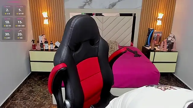 Snapshot of KAROLLJONES1 chatting on 09-24-25, 02:37 KAROLLJONES1 online show from 09-24-25, 02:37