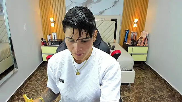 Snapshot of KAROLLJONES1 chatting on 10-07-25, 02:53 KAROLLJONES1 online show from 10-07-25, 02:53