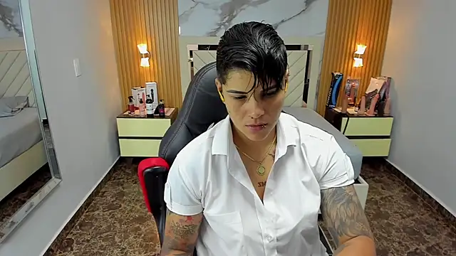 Snapshot of KAROLLJONES1 chatting on 10-08-25, 02:42 KAROLLJONES1 online show from 10-08-25, 02:42