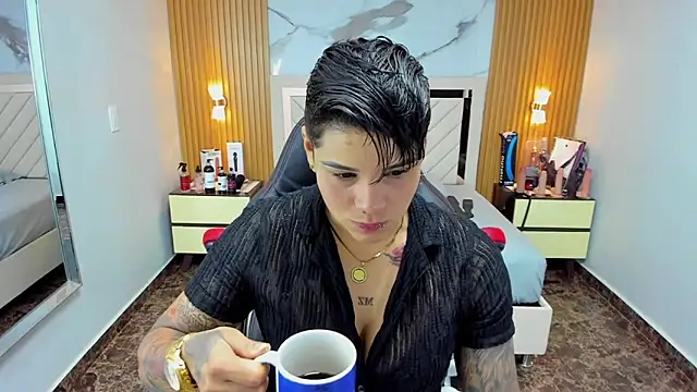 Snapshot of KAROLLJONES1 chatting on 10-10-25, 10:53 KAROLLJONES1 online show from 10-10-25, 10:53