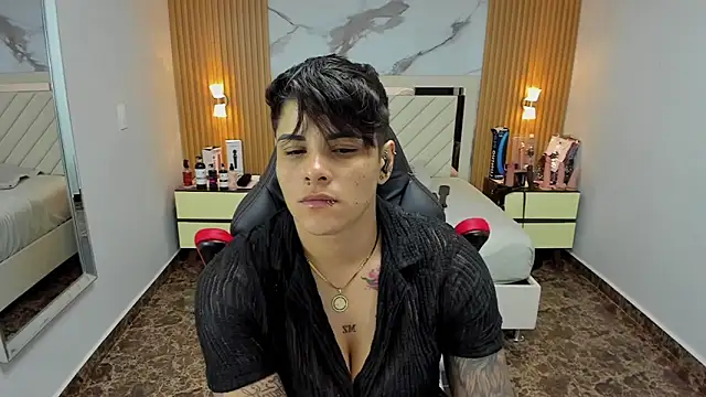 Snapshot of KAROLLJONES1 chatting on 10-16-25, 07:37 KAROLLJONES1 online show from 10-16-25, 07:37