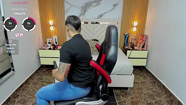 Snapshot of KAROLLJONES1 chatting on 10-29-25, 07:37 KAROLLJONES1 online show from 10-29-25, 07:37