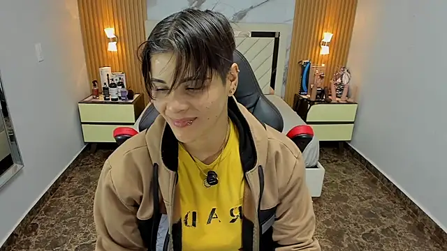 Snapshot of KAROLLJONES1 chatting on 11-14-25, 07:34 KAROLLJONES1 online show from 11-14-25, 07:34