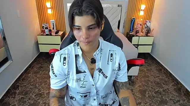 Snapshot of KAROLLJONES1 chatting on 11-27-25, 07:38 KAROLLJONES1 online show from 11-27-25, 07:38