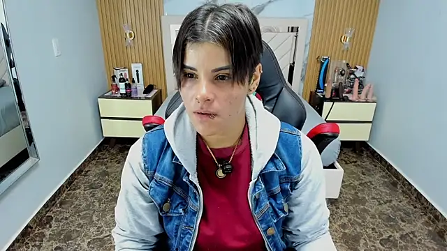 Snapshot of KAROLLJONES1 chatting on 12-01-25, 07:19 KAROLLJONES1 online show from 12-01-25, 07:19