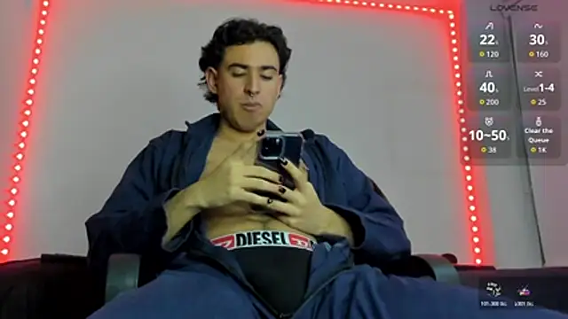 Snapshot of Alexxx_savage chatting on 10-30-25, 04:36 Alexxx savage online show from 10-30-25, 04:36