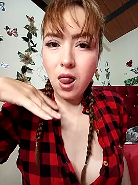 Snapshot of valery-lyma chatting on 11-19-25, 04:45 valery-lyma online show from 11-19-25, 04:45