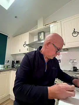 philefc online show from 12-04-25, 10:24