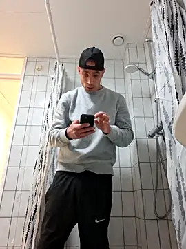 Snapshot of kompiee chatting on 11-23-25, 12:10 kompiee online show from 11-23-25, 12:10