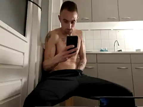 Snapshot of kompiee chatting on 12-15-25, 03:33 kompiee online show from 12-15-25, 03:33