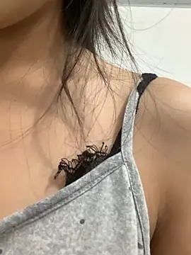    Lily    online show from 04-05-26, 07:49