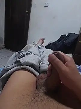 Snapshot of thequestiontrad chatting on 11-13-25, 07:29 thequestiontrad online show from 11-13-25, 07:29