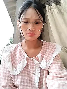 Snapshot of saronla_03 chatting on 10-31-25, 03:18 saronla 03 online show from 10-31-25, 03:18