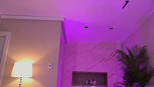 ElsaSinn online show from 10-27-25, 04:05