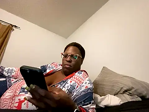 Snapshot of KANDIS864 chatting on 09-25-25, 11:41 KANDIS864 online show from 09-25-25, 11:41