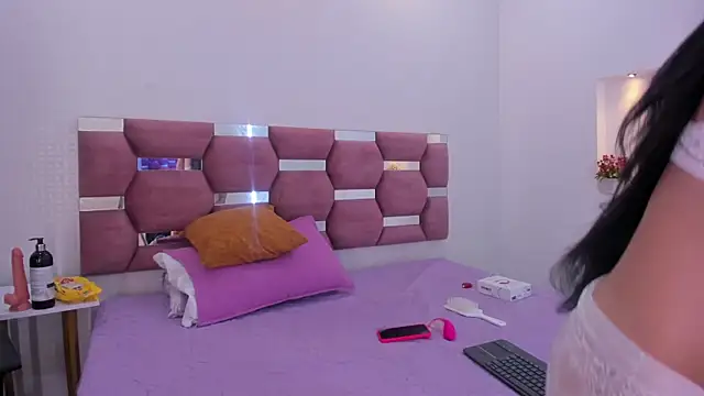 Snapshot of MelannyCollins__ chatting on 10-07-25, 12:35 MelannyCollins online show from 10-07-25, 12:35