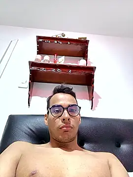 CarlosGris online show from 04-17-26, 03:48