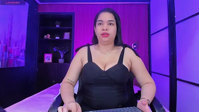 Snapshot of SamaraAnders_ chatting on 06-16-26, 05:32 SamaraAnders online show from 06-16-26, 05:32