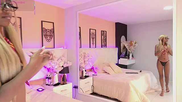 Snapshot of amy_miller1 chatting on 10-30-25, 07:58 amy miller1 online show from 10-30-25, 07:58