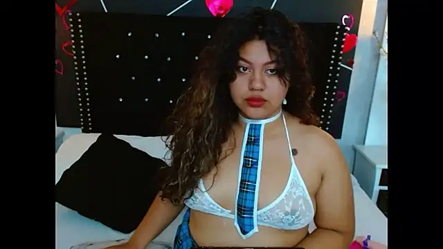 Snapshot of CloeStron chatting on 09-12-25, 12:16 CloeStron online show from 09-12-25, 12:16