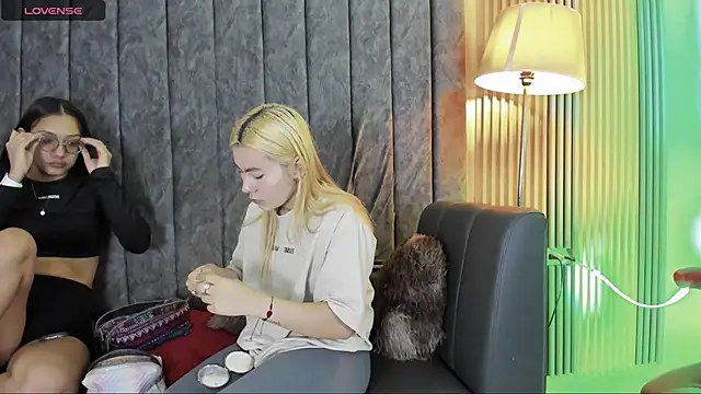 Snapshot of rubby_lux chatting on 11-20-25, 12:49 rubby lux online show from 11-20-25, 12:49