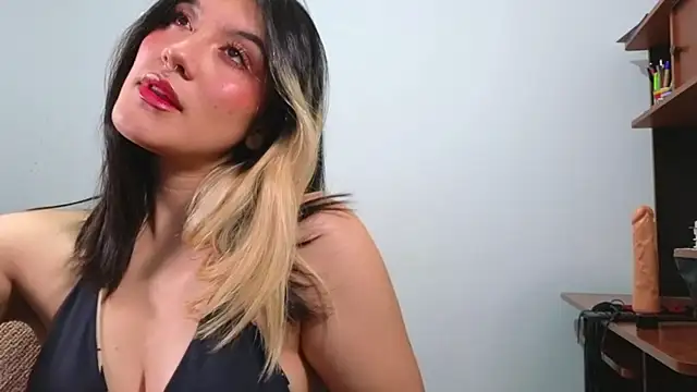 Snapshot of Sweetlolita chatting on 09-19-25, 03:41 Sweetlolita online show from 09-19-25, 03:41