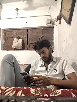 Snapshot of yashuuuu021 chatting on 10-22-25, 04:29 yashuuuu021 online show from 10-22-25, 04:29