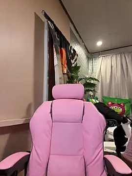 Snapshot of Kath_C chatting on 10-18-25, 06:37 Kath C online show from 10-18-25, 06:37