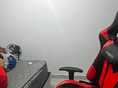 Snapshot of JuanchiT66 chatting on 11-26-25, 04:35 JuanchiT66 online show from 11-26-25, 04:35