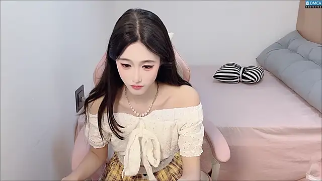 Snapshot of R_R6 chatting on 11-04-25, 06:01 R R6 online show from 11-04-25, 06:01