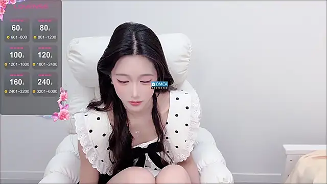 Snapshot of R_R6 chatting on 12-15-25, 06:28 R R6 online show from 12-15-25, 06:28