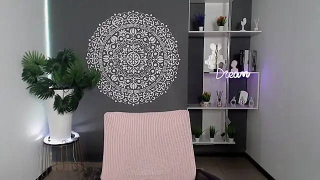 Snapshot of LunaPurrr chatting on 09-16-25, 05:52 LunaPurrr online show from 09-16-25, 05:52