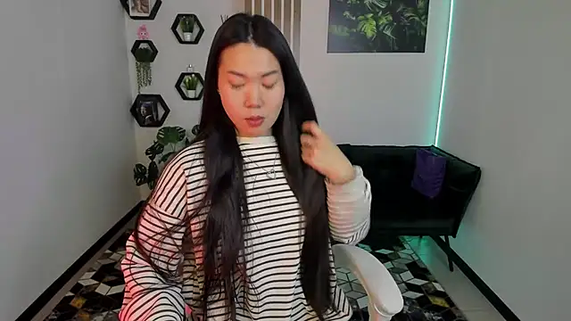 Snapshot of LunaPurrr chatting on 11-20-25, 01:06 LunaPurrr online show from 11-20-25, 01:06