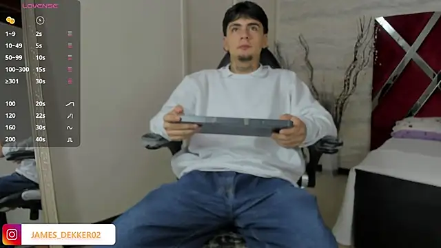 Snapshot of JamesDeker chatting on 09-30-25, 07:52 JamesDeker online show from 09-30-25, 07:52