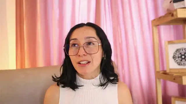 Ginevra esposito online show from 05-18-26, 01:06