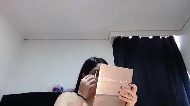 Snapshot of Electraweb_09 chatting on 09-24-25, 07:39 Electraweb 09 online show from 09-24-25, 07:39