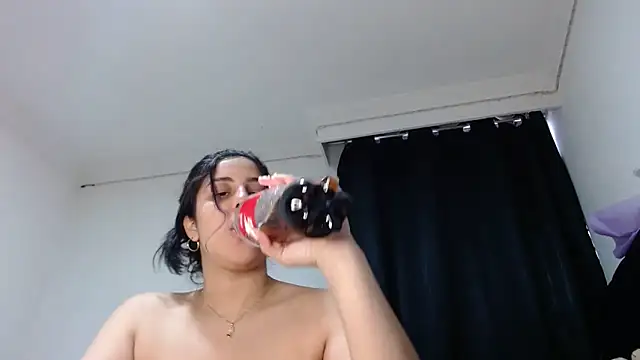 Snapshot of Electraweb_09 chatting on 10-19-25, 10:21 Electraweb 09 online show from 10-19-25, 10:21