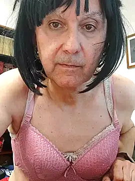 Snapshot of Emily_de_Carla chatting on 02-17-26, 04:57 Emily de Carla online show from 02-17-26, 04:57