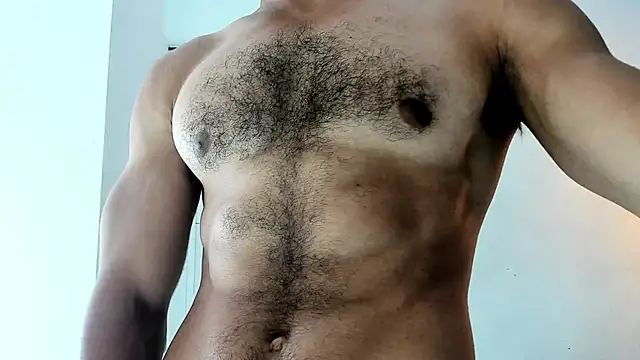 Snapshot of latinhotmuscle chatting on 12-14-25, 08:20 latinhotmuscle online show from 12-14-25, 08:20