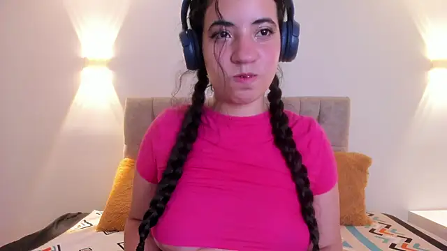 Snapshot of Nicol_Chang chatting on 10-07-25, 03:58 Nicol Chang online show from 10-07-25, 03:58