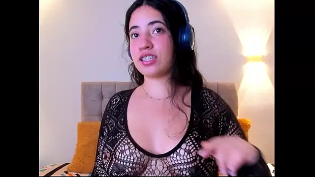 Snapshot of Nicol_Chang chatting on 10-09-25, 03:59 Nicol Chang online show from 10-09-25, 03:59