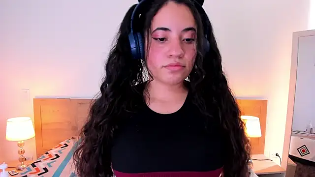 Snapshot of Nicol_Chang chatting on 10-30-25, 07:58 Nicol Chang online show from 10-30-25, 07:58