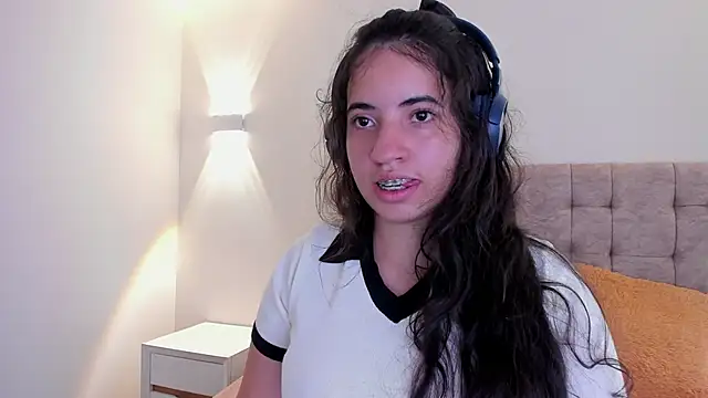 Snapshot of Nicol_Chang chatting on 11-19-25, 08:20 Nicol Chang online show from 11-19-25, 08:20